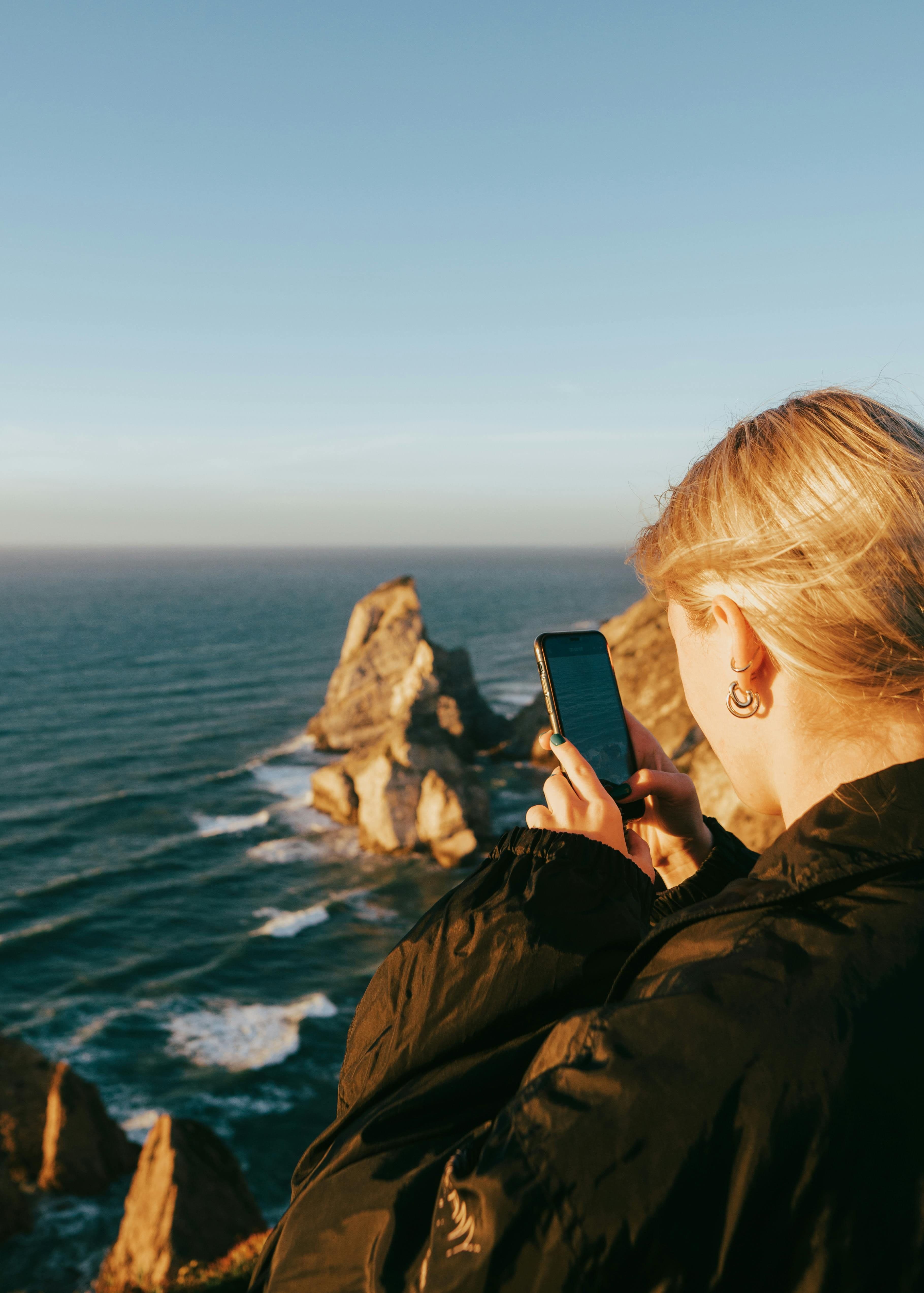 Budget Solo Travel Portugal Coastal Towns: Off-Peak Guide 2025